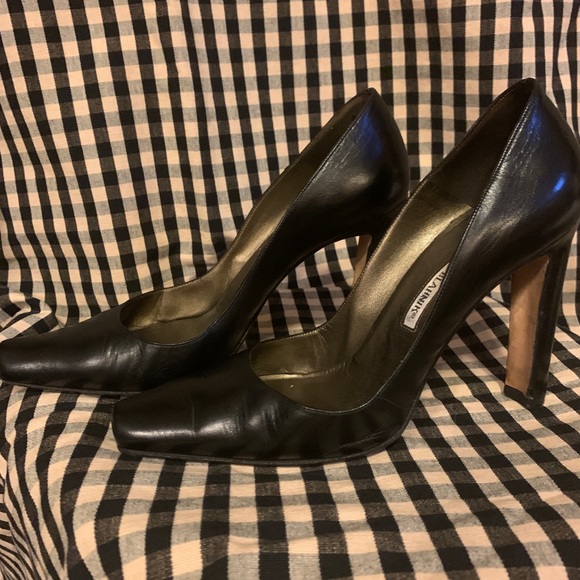 Vintage Manolo Blahnik black leather 4” heels - Picture 4 of 8